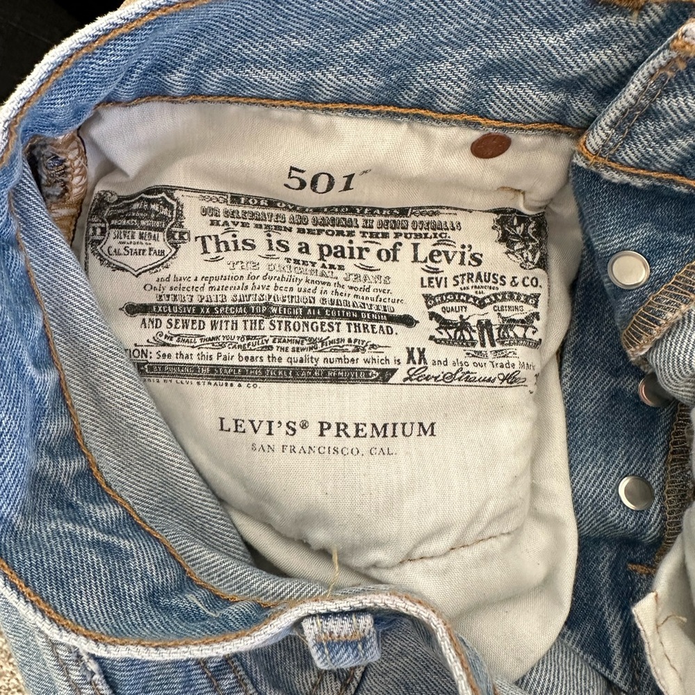Cheeky Levi’s High Rise Shorts - Picture 5 of 5